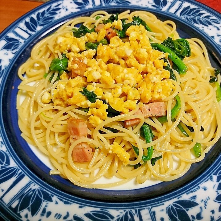 卵とほうれん草のパスタ